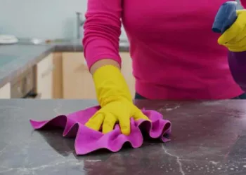 വീടും വൃത്തിയാകും പോക്കറ്റും കാലിയാകില്ല; ചില എളുപ്പവഴികള്‍ ഇങ്ങനെ