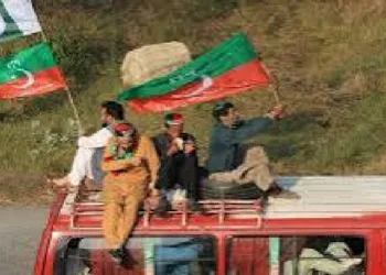 ഇമ്രാൻ ഖാൻ്റെ അനുയായികൾ നടത്തിയ മാർച്ചിൽ പോലീസുമായി ഏറ്റുമുട്ടൽ; അഞ്ച് പേർ കൊല്ലപ്പെട്ടു