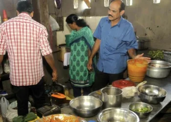 ഉച്ച ഭക്ഷണത്തിൽ നിന്നും ഭക്ഷ്യവിഷബാധ; വയനാട്ടിലെ സ്കൂളുകൾ 25 ന് ശേഷം തുറന്നാല്‍ മതി എന്ന് സംസ്ഥാന ഭക്ഷ്യ കമ്മീഷന്‍