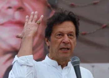 ‘അവസാന പന്ത് വരെ പോരാടണം, പിന്നോട്ടു പോകരുത്’: ആവശ്യങ്ങൾ അംഗീകരിക്കുന്നതുവരെ പിരിഞ്ഞുപോകരുത് ; അണികളോട് ഇമ്രാൻ ഖാൻ