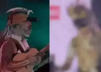 സംഗീത പരിപാടിക്കിടെ കോഴിയുടെ കഴുത്തറുത്ത് ചോര കുടിച്ചു; പ്രമുഖ ഗായകനെതിരെ കേസ്