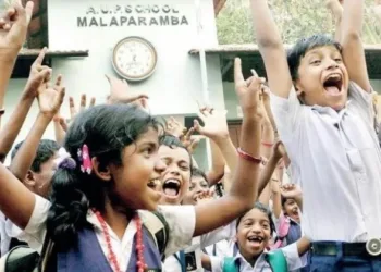 എറണാകുളം ജില്ലയിലെ സ്കൂളുകൾക്ക് ഇന്ന് അവധി പ്രഖ്യാപിച്ച് കളക്ടർ