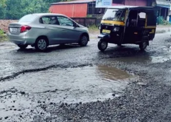 റോഡുകളൊക്കെ ഒന്ന് നന്നാക്കണം, മുഖ്യമന്ത്രിയുടെ അധ്യക്ഷതയിൽ പ്രത്യേക യോഗം ; പൊതുമാനദണ്ഡം അനുസരിച്ച് എംഎൽഎമാർക്ക് നിർദ്ദേശങ്ങൾ നൽകാം