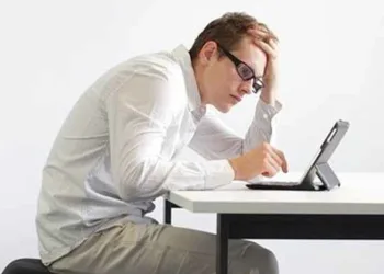 ഇരിപ്പ് ശരിയല്ലെങ്കില് തല തന്നെ പോകും, ശ്രദ്ധിക്കാം ഇനി മുതല്