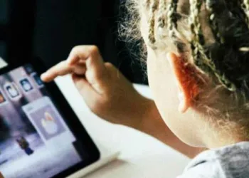 എഐ പണി തന്നുതുടങ്ങി; സ്‌ക്രീന്‍ ടൈം നിയന്ത്രിക്കുന്ന അച്ഛനമ്മമാരെ കൊല്ലാന്‍ 17 -കാരന് ഉപദേശം