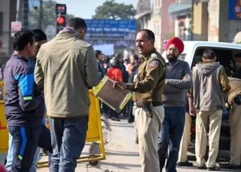 ഡൽഹിയിലെ സ്‌കൂളുകൾക്ക് നേരെ ബോംബ് ഭീഷണി; പരിശോധന നടത്തി പോലീസ്