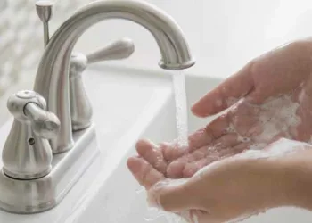 കൈകള്‍ കഴുകിയിട്ടും കഴുകിയിട്ടും വൃത്തിയാകുന്നില്ലേ, എങ്കില്‍ പെട്ടെന്ന് ഡോക്ടറെ കാണണം