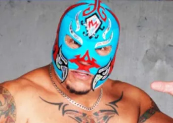 പറന്ന് വന്ന് എതിരാളിയെ ആക്രമിക്കുന്ന തീ; ലോകപ്രശസ്ത റെസ്ലിംഗ് താരം റേ മിസ്റ്റീരിയോ സീനിയർ വിടവാങ്ങി