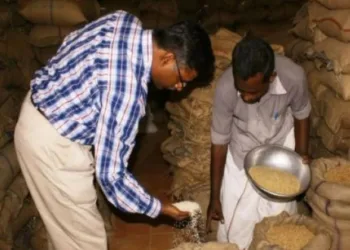 തമിഴ്നാട്ടിലെ ഒരു രൂപ അരി കേരള മാർക്കറ്റിൽ 40 രൂപയ്ക്ക് , സജീവമായി റേഷൻ അരി കടത്ത് സംഘങ്ങൾ