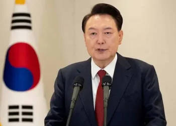 വടികൊടുത്ത് അടിവാങ്ങി; പട്ടാളനിയമം പ്രഖ്യാപിച്ച ദക്ഷിണകൊറിയൻ പ്രസിഡന്റ് പുറത്ത്