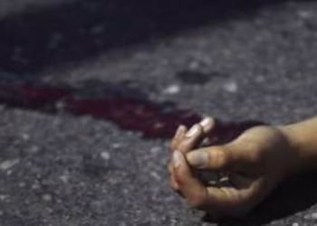 ബസ് യാത്രയ്ക്കിടെ ഛർദിക്കാൻ തല പുറത്തിട്ടു ; തല അറ്റു പോയി യാത്രക്കാരിയ്ക്ക് ദാരുണാന്ത്യം