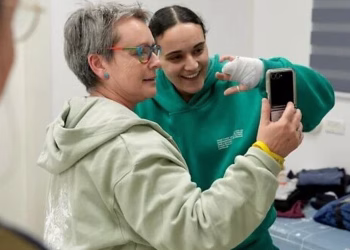 ഹമാസിന്റെ തടവറയിൽ 15 മാസം; കൈവിരലുകൾ നഷ്ടമായി; ഇപ്പോൾ ലോകത്തിലെ ഏറ്റവും സന്തോഷവതി; മനംനിറഞ്ഞ് ഇമിലി ദമാരി