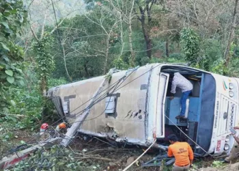 കെഎസ്ആർടിസി കൊക്കയിലേക്ക് മറിഞ്ഞ് അപകടം; മരണം നാലായി