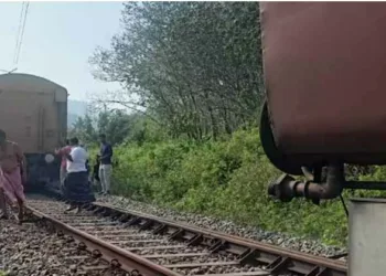 ഓടിക്കൊണ്ടിരിക്കെ ഗുരുവായൂര്- മധുര എക്സ്പ്രസിന്റെ ബോഗികള് വേര്പ്പെട്ടു