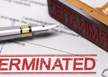 ഭീകരരുമായി ബന്ധം; ജമ്മുകശ്മീരിൽ അദ്ധ്യാപകനും പോലീസുകാരനും ഉൾപ്പെടെ മൂന്ന് സർക്കാർ ജീവനക്കാരെ പിരിച്ചുവിട്ടു