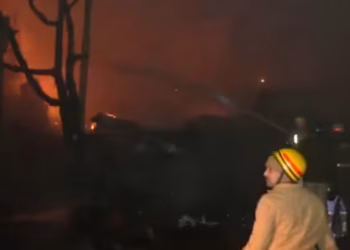 ഗ്യാസ് സിലിണ്ടറുകൾ കയറ്റിക്കൊണ്ടിരുന്ന ട്രക്കിന് തീപിടിച്ചു; ഉഗ്രസ്ഫോടനം