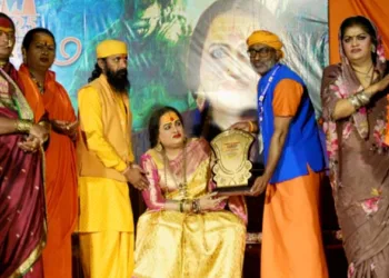 ധന്വന്തരി രത്‌ന പുരസ്‌കാരം സമ്മാനിച്ചു