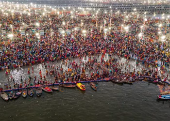 മാഘ പൂർണിമയുടെ നിറവിൽ കുംഭമേള നഗരി; ത്രിവേണി സംഗമത്തിൽ മുങ്ങി നിവർന്നത് ലക്ഷക്കണക്കിന് തീർത്ഥാടകർ
