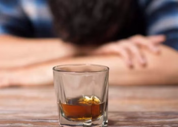 സൗജന്യ മദ്യവും ശമ്പളത്തോടുകൂടിയുള്ള ഹാംഗ് ഓവർ ലീവും; ജോലി വാഗ്ദാനം കണ്ട് ഞെട്ടി സമൂഹമാദ്ധ്യമം