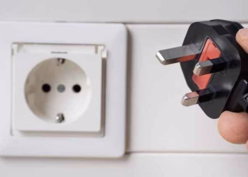 വീട്ടില്‍ പ്ലഗ്ഗുകളില്‍ ഒരു കണ്ണ് വേണം, അല്ലെങ്കില്‍ പണി കിട്ടും