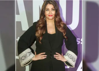 ഐശ്വര്യ റായുടെ കാറിന് പിന്നിൽ ബസ് ഇടിച്ചു; അത്ഭുതകരമായി രക്ഷപ്പെട്ട് താരം