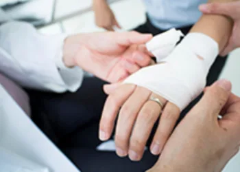 വീണ്ടും വില്ലനായി ബ്ലൂ വെയ്ൽ ചലഞ്ച് ; 10 രൂപ സമ്മാനത്തുകയ്ക്കായി കൈ ഞരമ്പ് മുറിച്ചത് 40 വിദ്യാർത്ഥികൾ