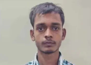 കളിപ്പാട്ടം കാണിച്ച് 10 വയസുകാരിയെ ബലാത്സംഗം ചെയ്ത് കൊന്ന് 19 കാരൻ; ആസിഫ് മുൻസൂരി കുട്ടിയെ കൊന്നത് കെട്ടിടത്തിന് താഴേക്ക് വലിച്ചെറിഞ്ഞ്