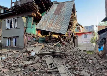 പഹൽഗാം ആക്രമണത്തിൽ പങ്കുള്ള രണ്ട് ലഷ്കർ ഭീകരരുടെ വീടുകൾ സ്ഫോടനത്തിൽ തകർന്നു; സംഭവം സുരക്ഷാ പരിശോധനയ്ക്കിടെ