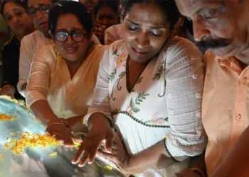 ‘ലോകാ സമസ്താ സുഖിനോ ഭവന്തു എന്ന് ഉച്ചത്തിൽ പറയാൻ മകൾക്ക് ധൈര്യം നൽകിയതും ആ അച്ഛനാണ് ‘; രാമചന്ദ്രന് അന്ത്യാഞ്ജലി