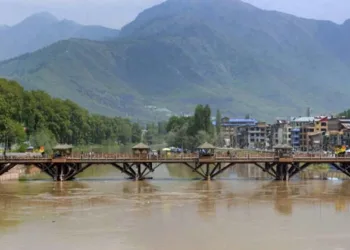 ഇനി സംസാരമില്ല,പ്രവൃത്തി മാത്രം; ഉറിഡാം തുറന്നു,ഝലം നദിയിൽ വെള്ളപ്പൊക്കം; കൈകാലിട്ടടിച്ച് പാകിസ്താൻ