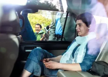 പ്രിയങ്കാ വാദ്ര വിദേശ യാത്രയിൽ ; വഖഫ് ബില്ലിൽ വിമർശനം കടുത്തതോടെ അസുഖബാധിതയായ ബന്ധുവിനെ കാണാൻ പോയതെന്ന് വിശദീകരണം