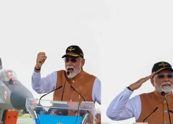 ഇന്ത്യയ്ക്ക് നേരെ ആക്രമണത്തിന് ഒരുമ്പെട്ടാൽ പാകിസ്താനെ കാത്തിരിക്കുന്നത് മഹാവിനാശം; ആകാശക്കോട്ടയെ സാക്ഷിയാക്കി നരേന്ദ്രമോദി