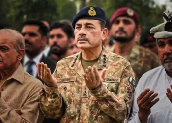 ഇന്ത്യ തകർത്ത മുരിദ്‌കെ ഭീകരക്യാമ്പ് പുന:നിർമ്മിക്കാൻ സ്വന്തം പോക്കറ്റിൽ നിന്ന് പണം നൽകുമെന്ന് പാക് പ്രധാനമന്ത്രിയും സൈനികമേധാവിയും