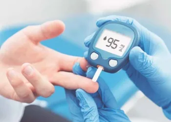 ഷുഗറുള്ള ആ ഒരാൾ നിങ്ങളാണോ ?എന്നാൽ തെെറോയ്ഡും  കാത്തിരിപ്പുണ്ടേ…; ശ്രദ്ധിക്കേണ്ട കാര്യങ്ങള്‍