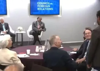 യുഎസ് പത്രസമ്മേളനത്തിൽ ശശി തരൂരിനോട് ചോദ്യങ്ങളുമായി മകൻ ; കുറിക്ക് കൊള്ളുന്ന മറുപടികൾ നൽകി തരൂർ