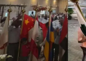 രാജ്യങ്ങളുടെ ക്ഷേമത്തിനായി പാസ്റ്റർമാരുടെ പ്രാർത്ഥന: പരിപാടിയിൽ പാകിസ്താൻ പതാക,കേസ്