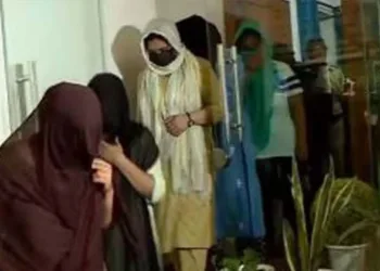 മലാപ്പറമ്പിൽ പെൺവാണിഭം നടത്താനായി അപ്പാർട്ട്‌മെന്റ്; ആറ് സ്ത്രീകൾ ഉൾപ്പെടെ 9 പേർ അറസ്റ്റിൽ