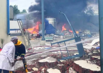 സിഗാച്ചി കെമിക്കൽ ഇൻഡസ്ട്രിയൽ റിയാക്ടർ പൊട്ടിത്തെറിച്ച് സ്ഫോടനം ; 10 തൊഴിലാളികൾ മരിച്ചു ; നിരവധി പേർക്ക് പരിക്ക്