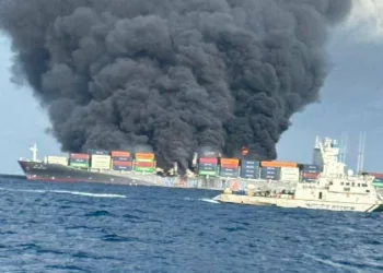 2000 ടണ്‍ എണ്ണ, 240 ടണ്‍ ഡീസല്‍ ; നിയന്ത്രണവിധേയമാക്കാൻ കഴിയാതെ കപ്പലിലെ തീപിടുത്തം