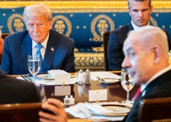 ‘മരിക്കാനായി ഇറങ്ങിത്തിരിച്ചവരോട് ചർച്ച നടത്തിയിട്ട് കാര്യമില്ല, ഗാസയിലെ ആ പണിയങ്ങ് തീർത്തേക്ക് ‘ ; നെതന്യാഹുവിന് നിർദ്ദേശം നൽകി ട്രംപ്