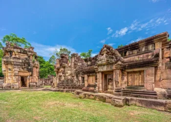 നൂറ്റാണ്ടുകൾ പഴക്കമുള്ള ഒരു ഹിന്ദു ക്ഷേത്രം ; തായ്‌ലൻഡ്-കമ്പോഡിയ സംഘർഷത്തിന് പിന്നിലെ കാരണം