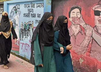 ബംഗ്ലാദേശിൽ താലിബാൻ കാലം; സ്ത്രീകൾക്കും പെൺകുട്ടികൾക്കും പ്രത്യേക വസ്ത്രധാരണം നിർബന്ധം