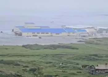 ഹവായ് ദ്വീപിലും അമേരിക്കയുടെ പടിഞ്ഞാറൻ തീരങ്ങളിലും സുനാമി മുന്നറിയിപ്പ് ; റഷ്യയിൽ സുനാമിക്ക് പിന്നാലെ വെള്ളപ്പൊക്കം