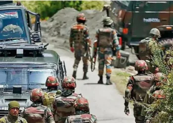 ജമ്മുകശ്മീരിൽ സൈന്യവും ഭീകരരുമായി ഏറ്റുമുട്ടൽ ; രണ്ട് ഭീകരർ കൊല്ലപ്പെട്ടു