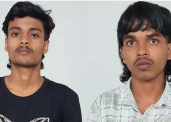 മക്കളെ കണ്ട് മാതാപിതാക്കൾക്ക് തോന്നിയ സംശയം തുണയായി,വിദ്യാർത്ഥികൾക്ക് കഞ്ചാവ് എത്തിച്ച രണ്ട് യുവാക്കൾ പിടിയിൽ