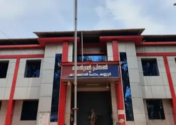 നാല് ജയിൽ ഉദ്യോഗസ്ഥർക്ക് സസ്പെൻഷൻ ; മുഖം രക്ഷിക്കൽ നടപടിയുമായി സർക്കാർ