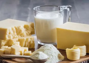 പാൽ നിറം വെള്ള… എന്നാൽ വെണ്ണയ്ക്കൊരു മഞ്ഞപ്പ്!! എന്താവാം കാരണം?സിമ്പിളാണേ…