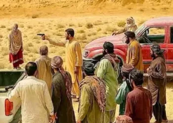 എന്നെ വെടിവയ്ക്കാൻ മാത്രമേ നിങ്ങൾക്ക് കഴിയൂ; ദുരഭിമാന കൊലയ്ക്ക് മുമ്പാകെ കുടുംബത്തെ ഓർമ്മപ്പെടുത്തി പെൺകുട്ടി