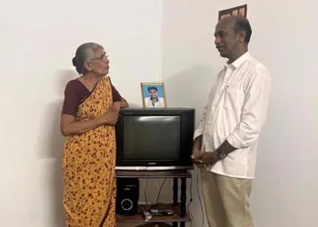 സ്വന്തം ഭർത്താവും മകനും മാർക്സിസ്റ്റ് അക്രമികളാൽ കൊല ചെയ്യപ്പെട്ട ദുര്യോഗം അനുഭവിക്കേണ്ടി വന്ന ഒരു അമ്മ മാത്രമെ കാണു…