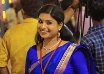 രാത്രി മുഴുവൻ സെല്ലിലെ ലൈറ്റ് ഓണായിരിക്കും,ഷീറ്റോ, കട്ടിലോ ഒന്നുമില്ല: ജയിൽ അനുഭവം പറഞ്ഞ് വീണ എസ് നായർ